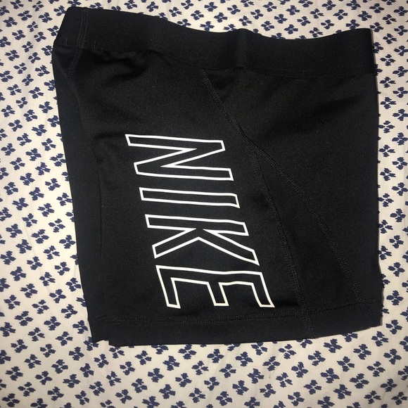 Nike pro shorts 3” - Picture 2 of 5