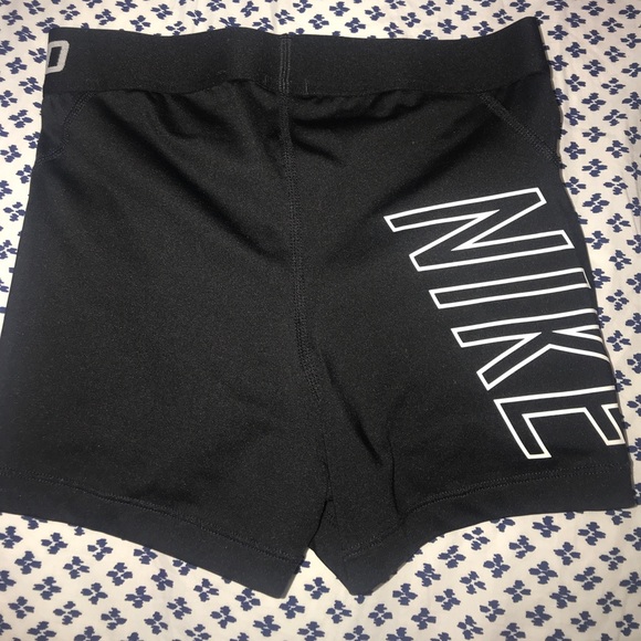 Nike pro shorts 3” - Picture 3 of 5