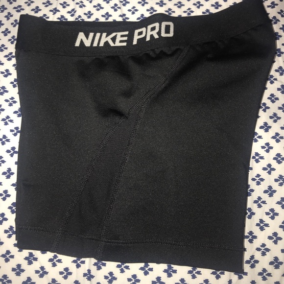 Nike pro shorts 3” - Picture 4 of 5
