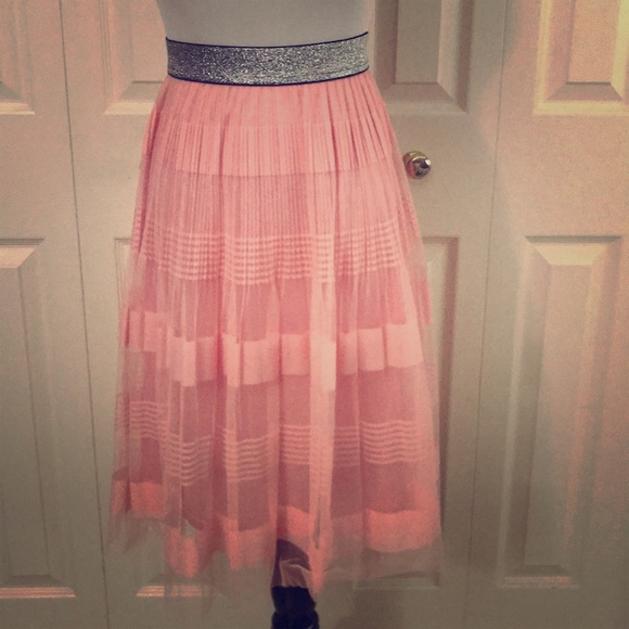 Dresses & Skirts - Pink Tulle Skirt, size M