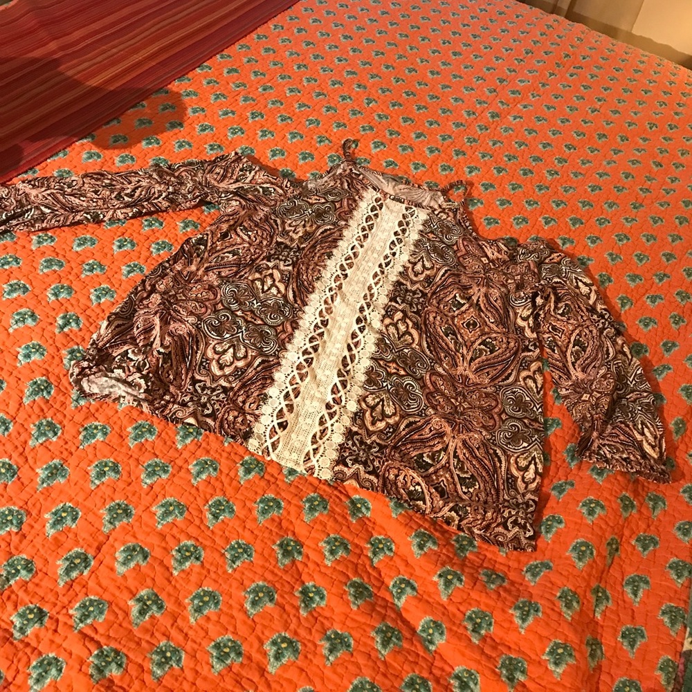 Boho cut out sleeve top
