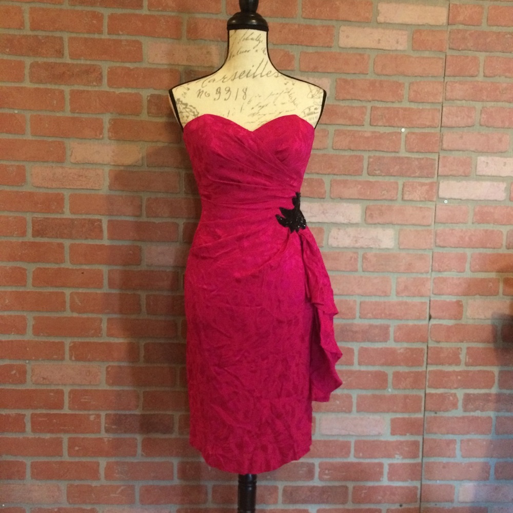 Hot pink strapless mini dress ✨