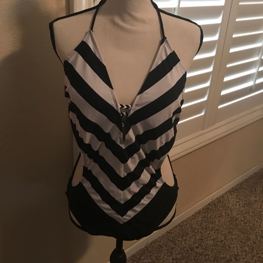 One piece cut-out bathing suit