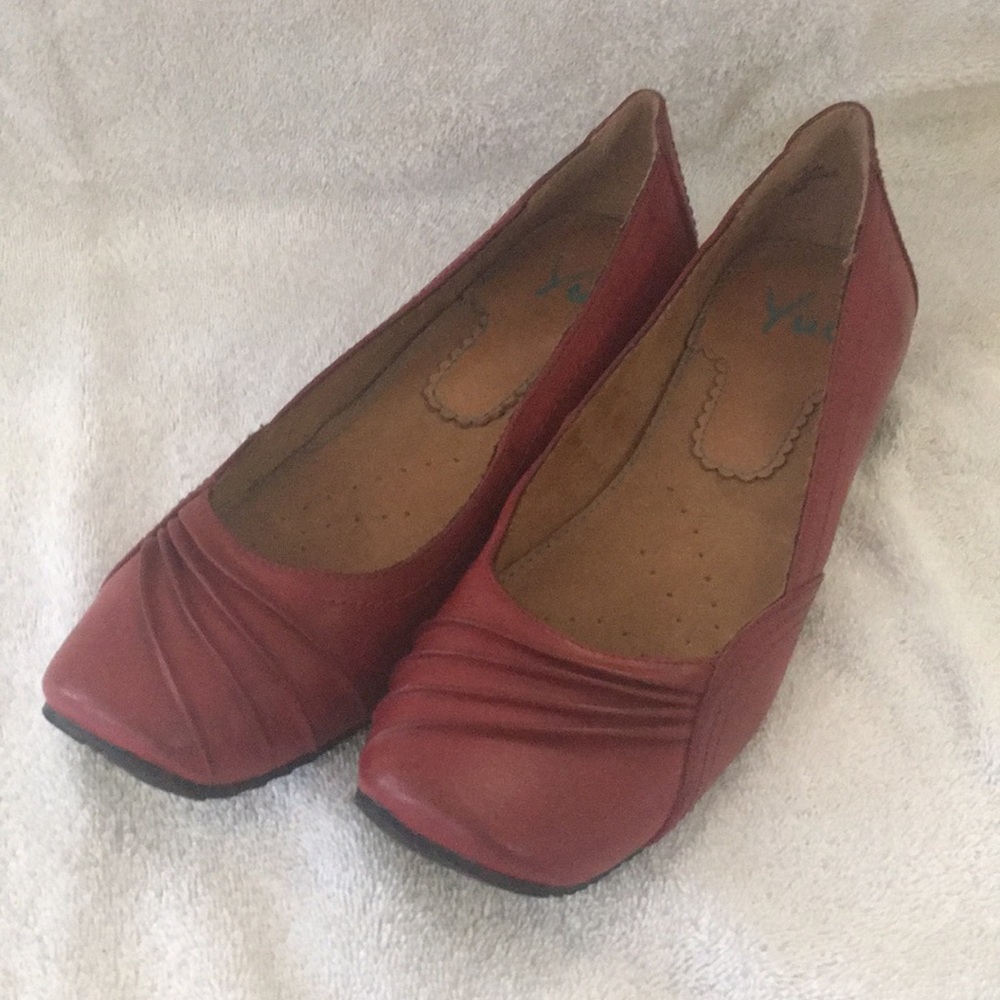 Burgundy wedge shoes