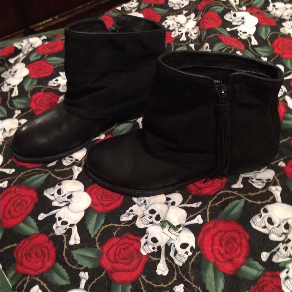 EMU ankle boots size 8.5