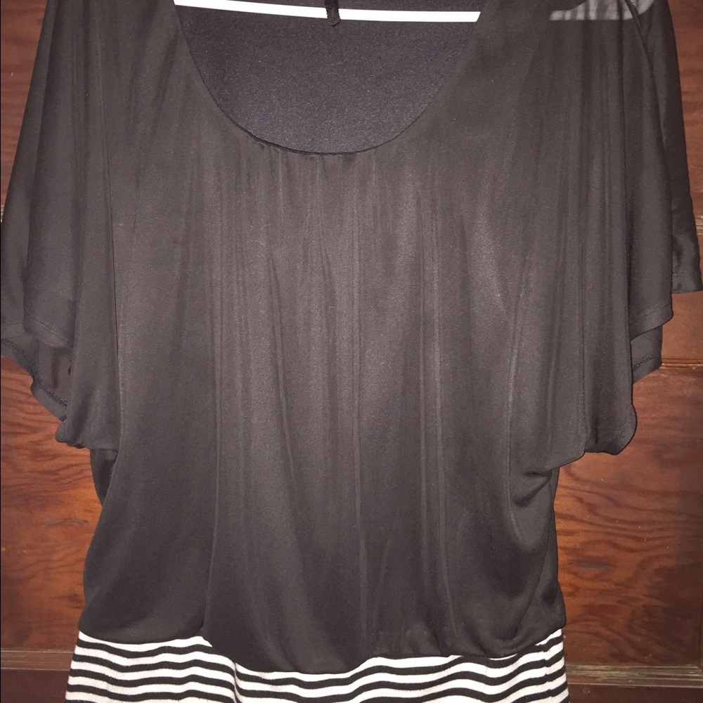 Maurice's brand Medium sheer sleeved top