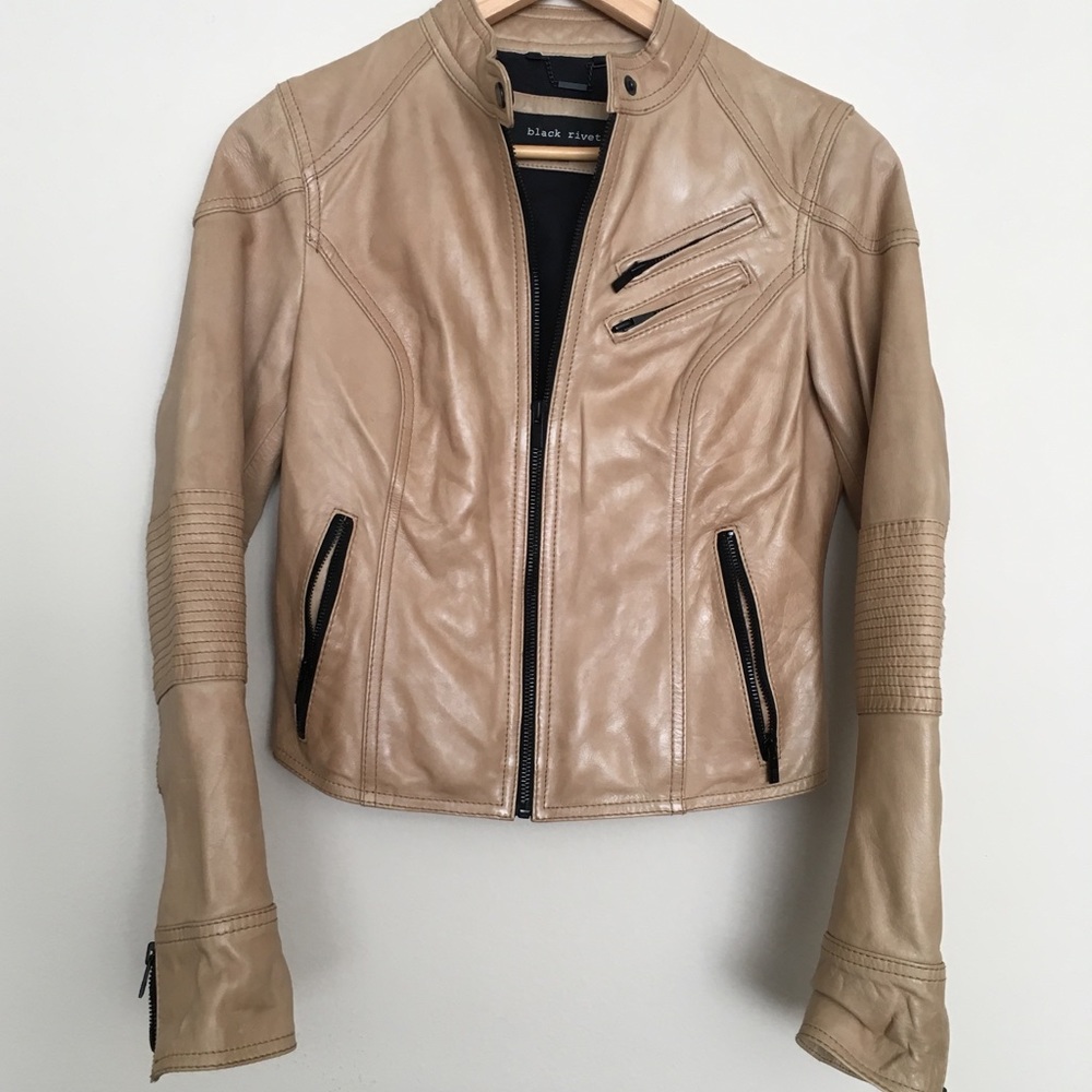 Camel leather jacket, contrast zipper