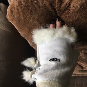 Ugg fingers out gloves.