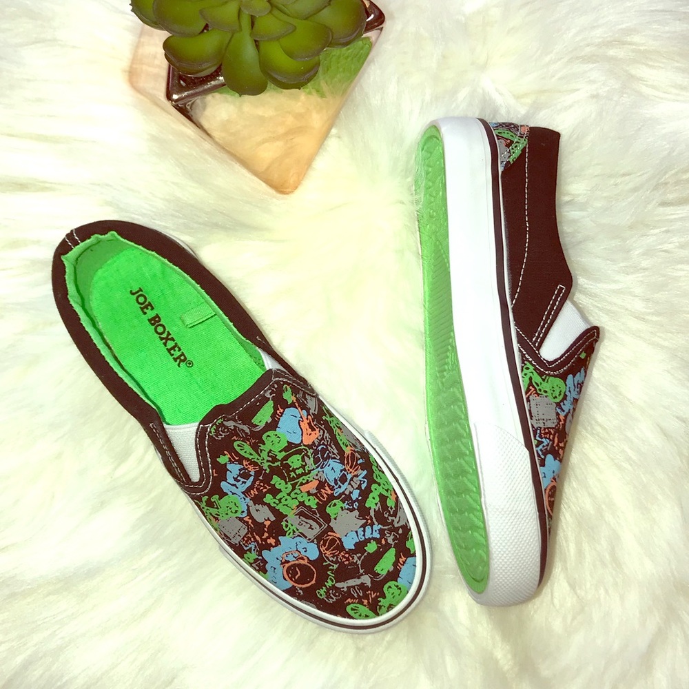 ❌SOLD❌ NWOT Boys Graffiti Slip On Shoes