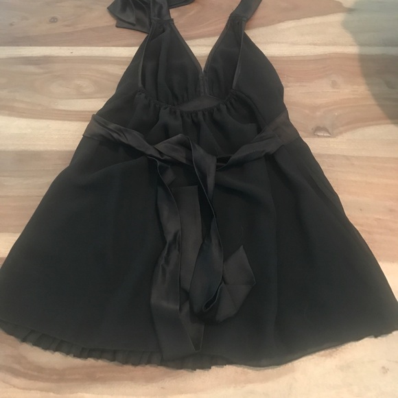 Black halter top with low back - Picture 2 of 4