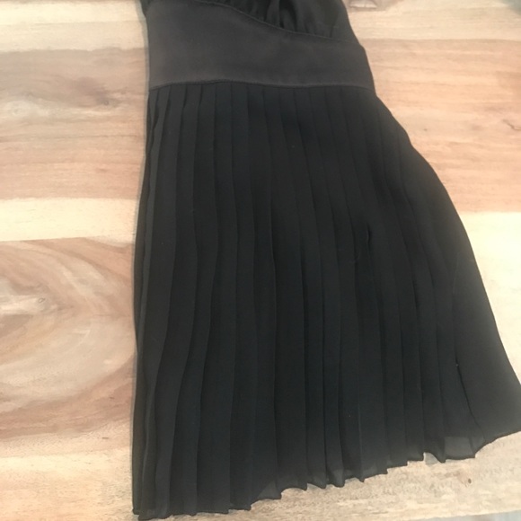 Black halter top with low back - Picture 3 of 4