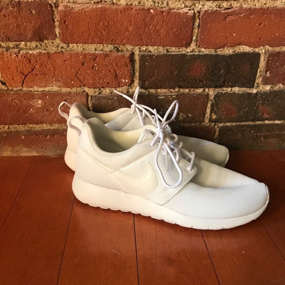 NIKE ROSHE - kids 6.5, women's 8. EUR 39
