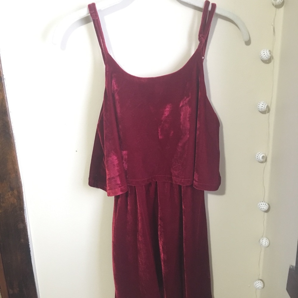 Red Velvet Open Back Dress ❤️ - Picture 5 of 8