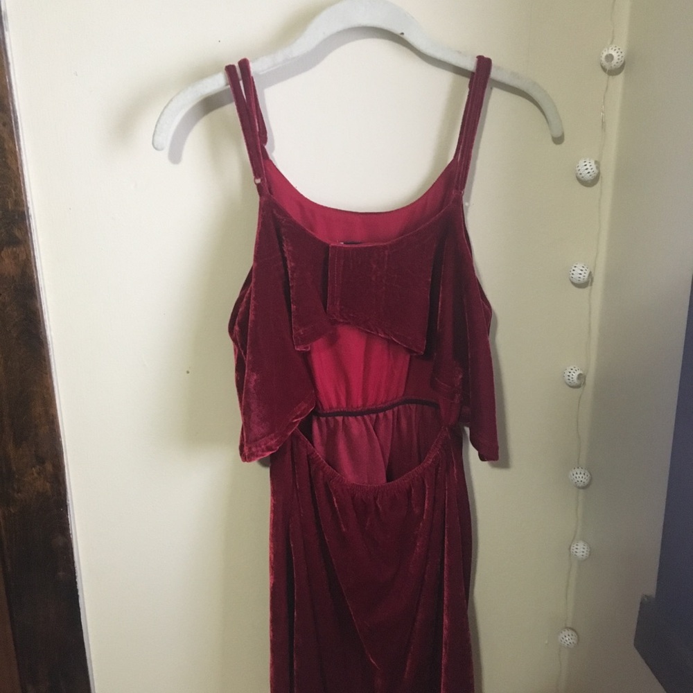 Red Velvet Open Back Dress ❤️ - Picture 6 of 8