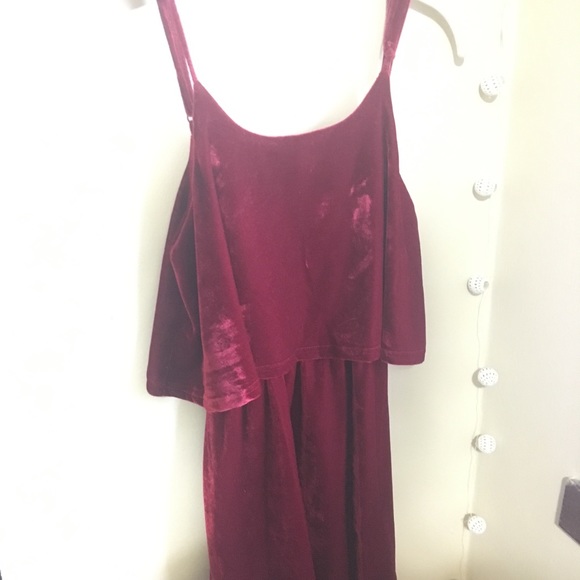 Red Velvet Open Back Dress ❤️ - Picture 2 of 8