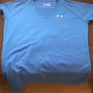 Under Armour women’s short sleeve V-neck Tee.