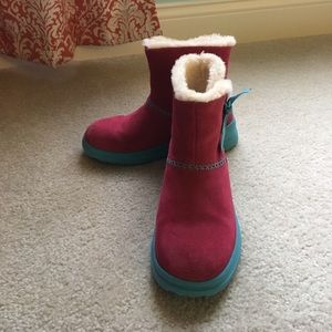 Uggs I ❤️ Ugg pre-owned gently used boots, size 6.