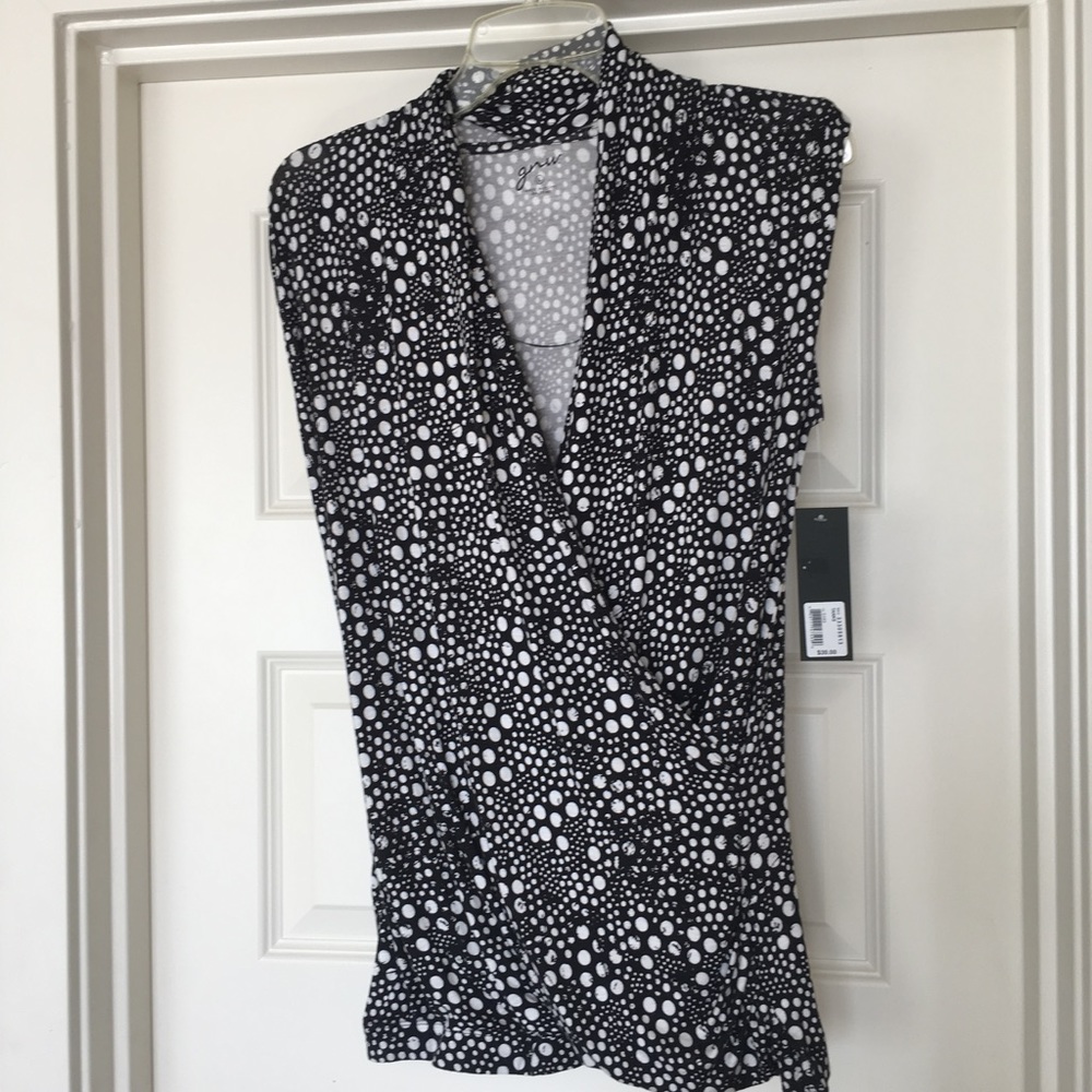 NWT sleeveless cute top!