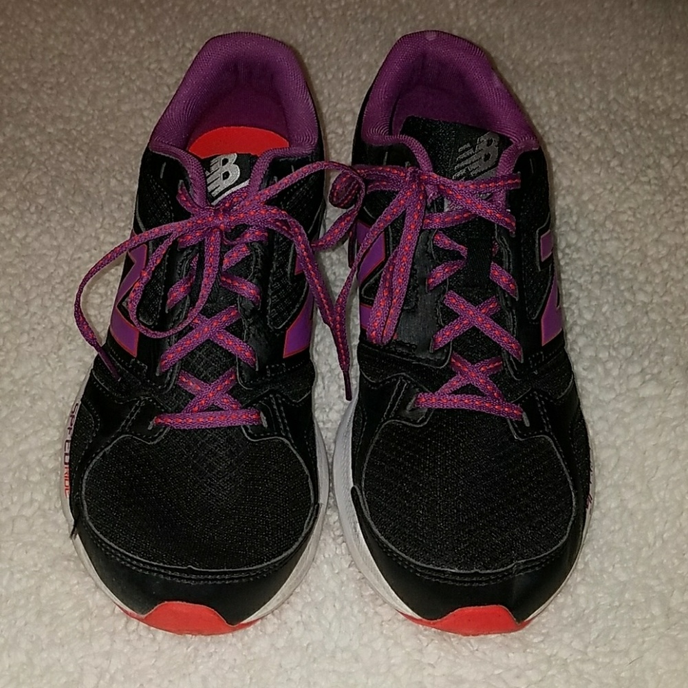 New Balance tennis shoes