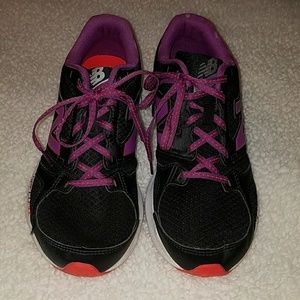 New Balance tennis shoes