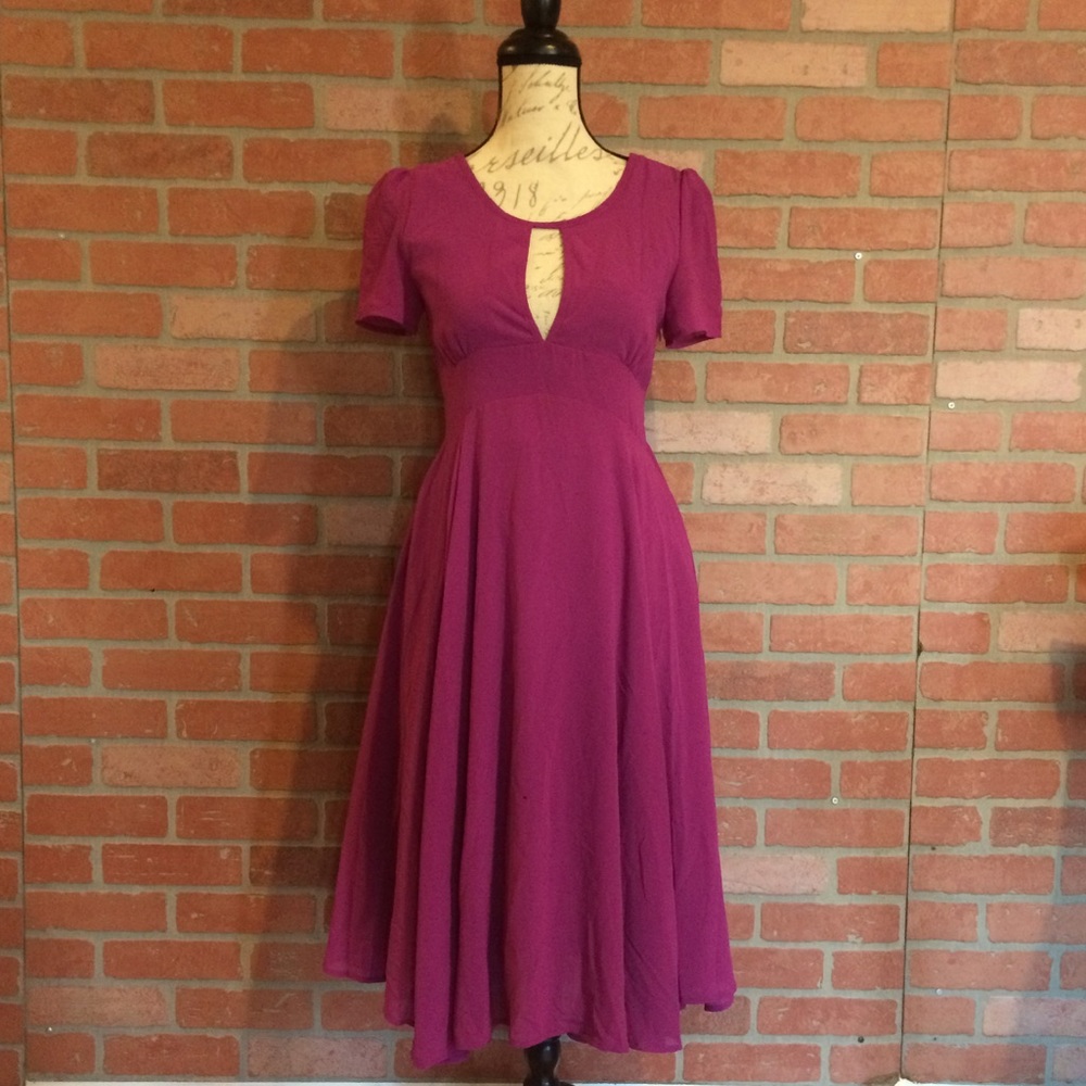 Purple flowing dress with cute neckline ✨