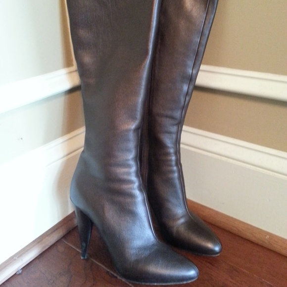 Gorgeous pair of knee high Prada Boots. - Picture 3 of 4