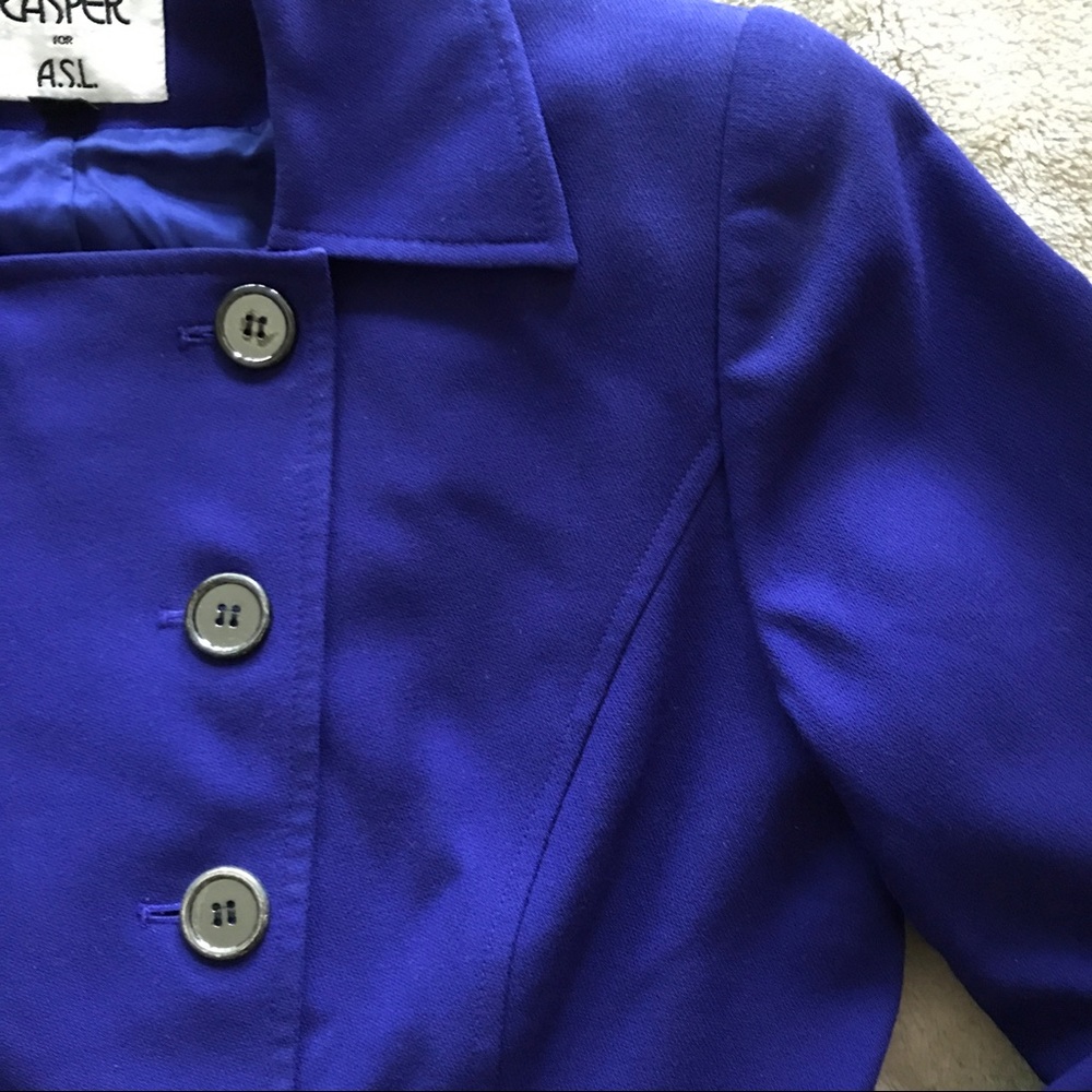 Jacket, bonus skirt - Picture 2 of 7