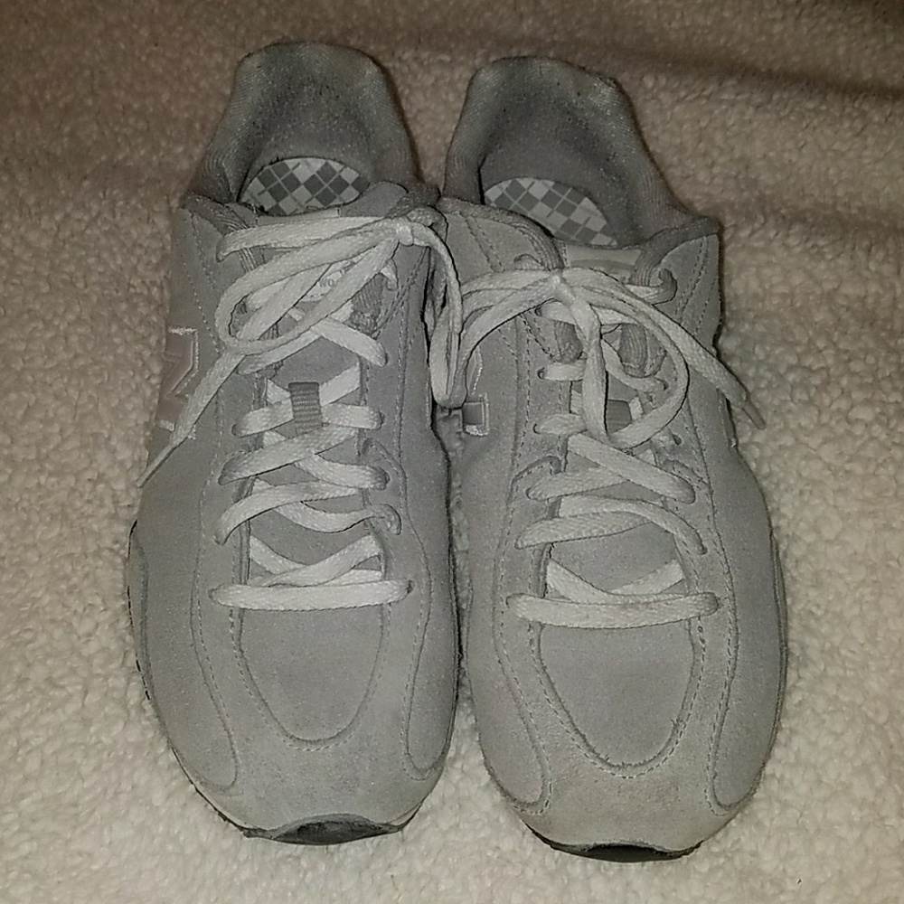 New Balance tennis shoes
