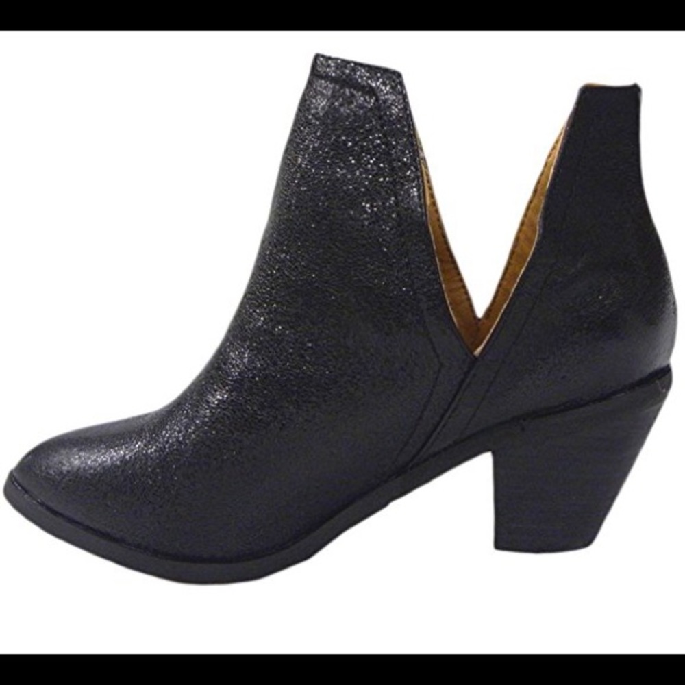 N.Y.L.A. Izzy Bootie in Black