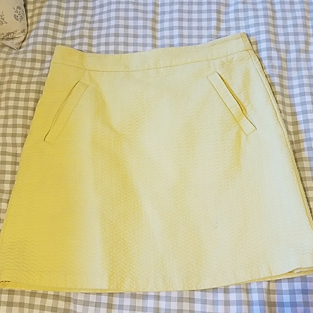 Yellow pencil skirt