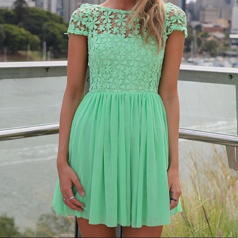 White lace backless dress