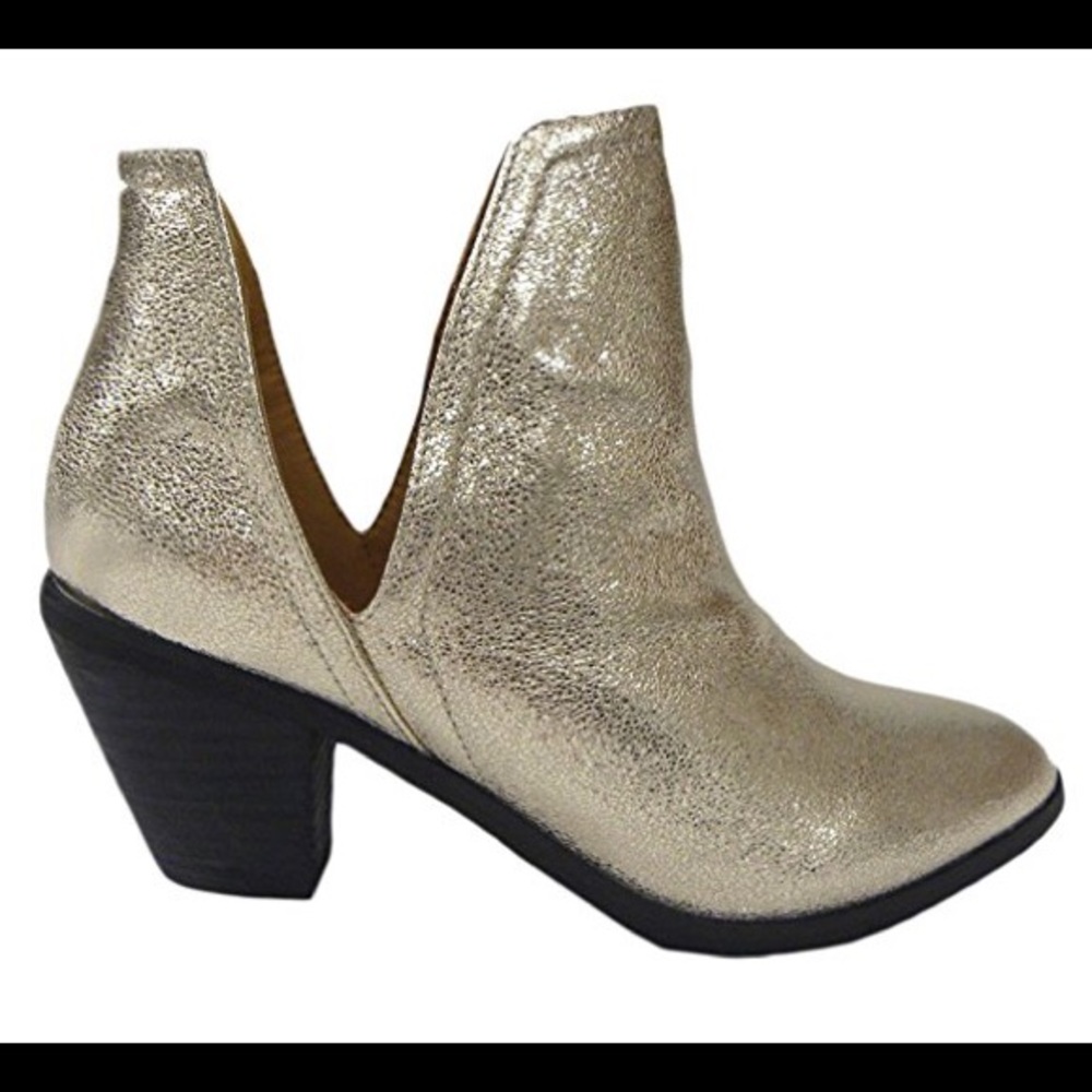 N.Y.L.A. Izzy Bootie in Gold