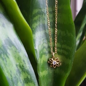 Gold anklet with flower charm