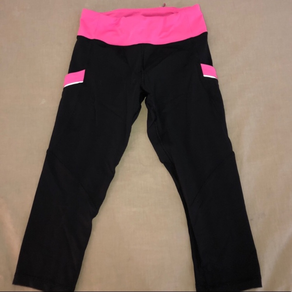 LIKE NEW Lululemon Crop Leggings - Sz 2 - Blk/Pink