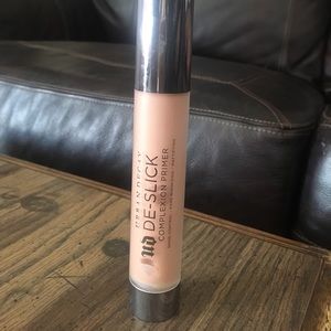 Urban Decay Deslick complexion primer