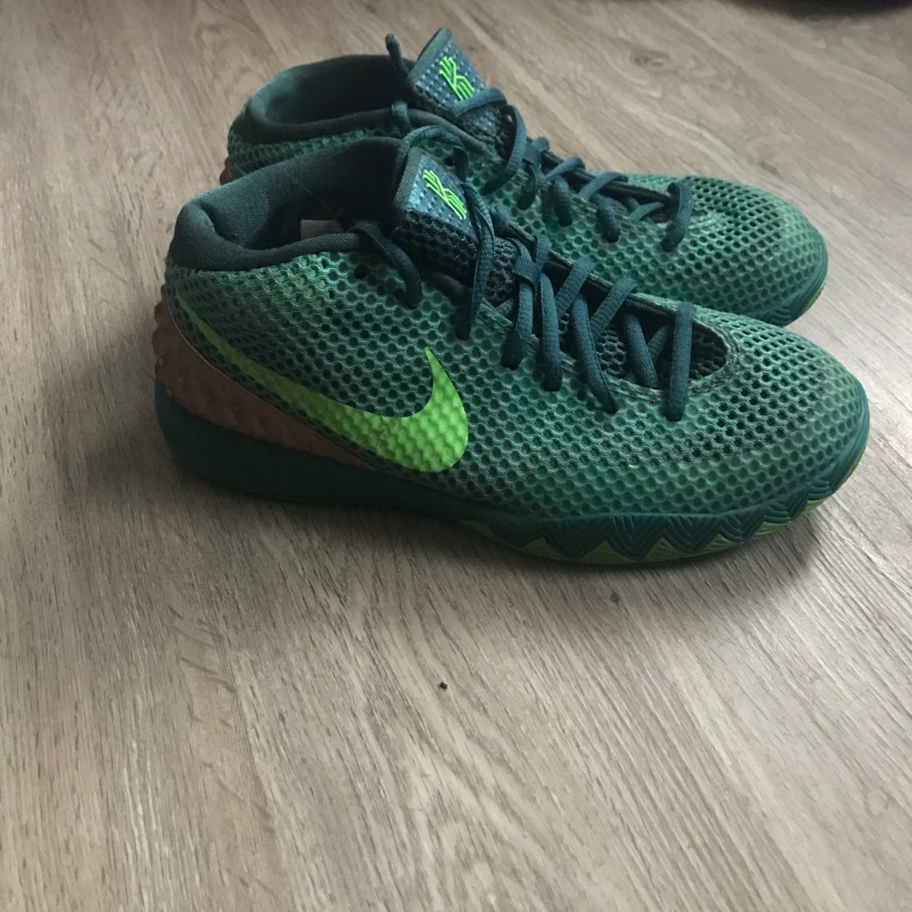 Nike Kyrie Irving boys’ 6Y🔥