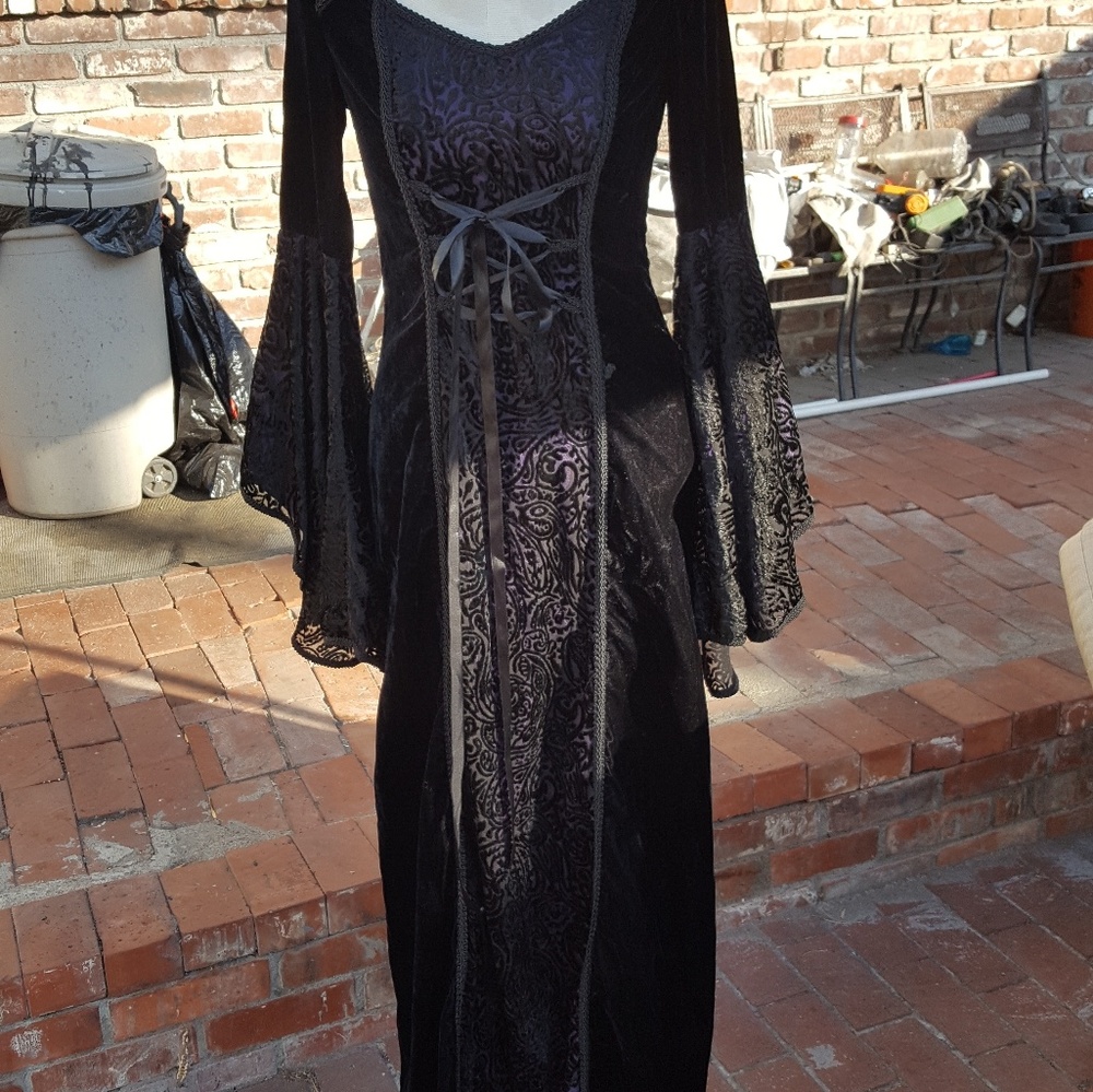 GORGEOUS WITCHY STYLE DRESS!!
