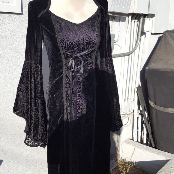 GORGEOUS WITCHY STYLE DRESS!! - Picture 2 of 6