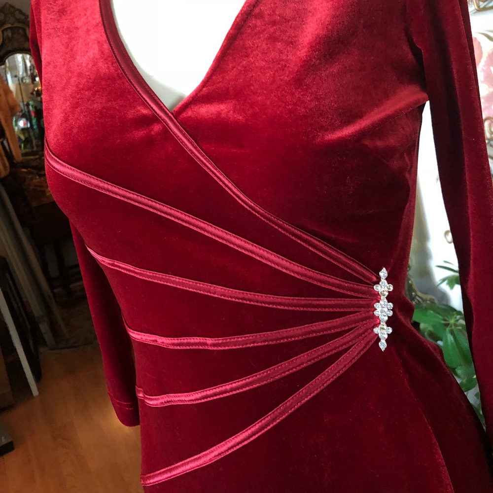 Vintage Red Velvet Dress - Picture 6 of 10