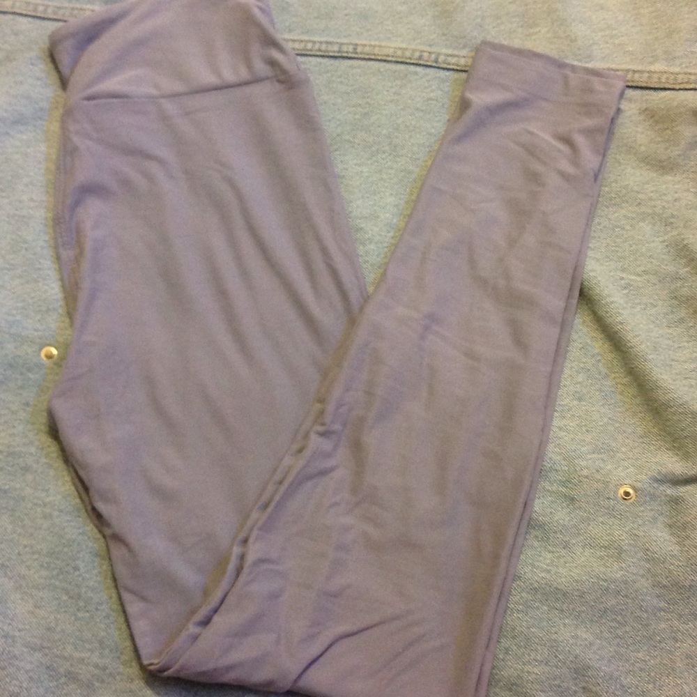 Gently used SOLID OS LuLa Roe Leggings!
