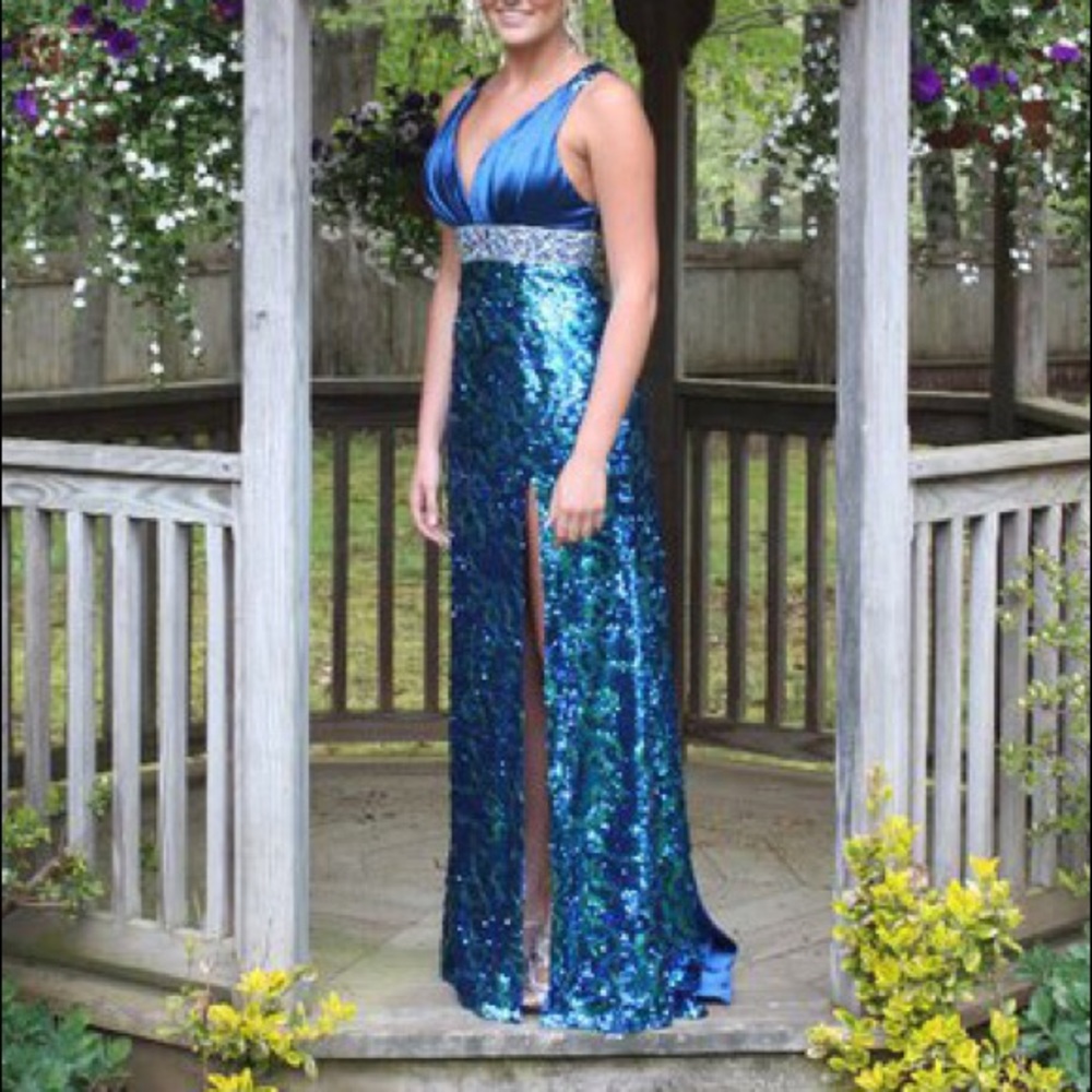 Riva Sequin Prom Dress💙💚