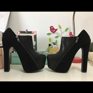 Steve Madden Snakeskin High Heel Party Boots