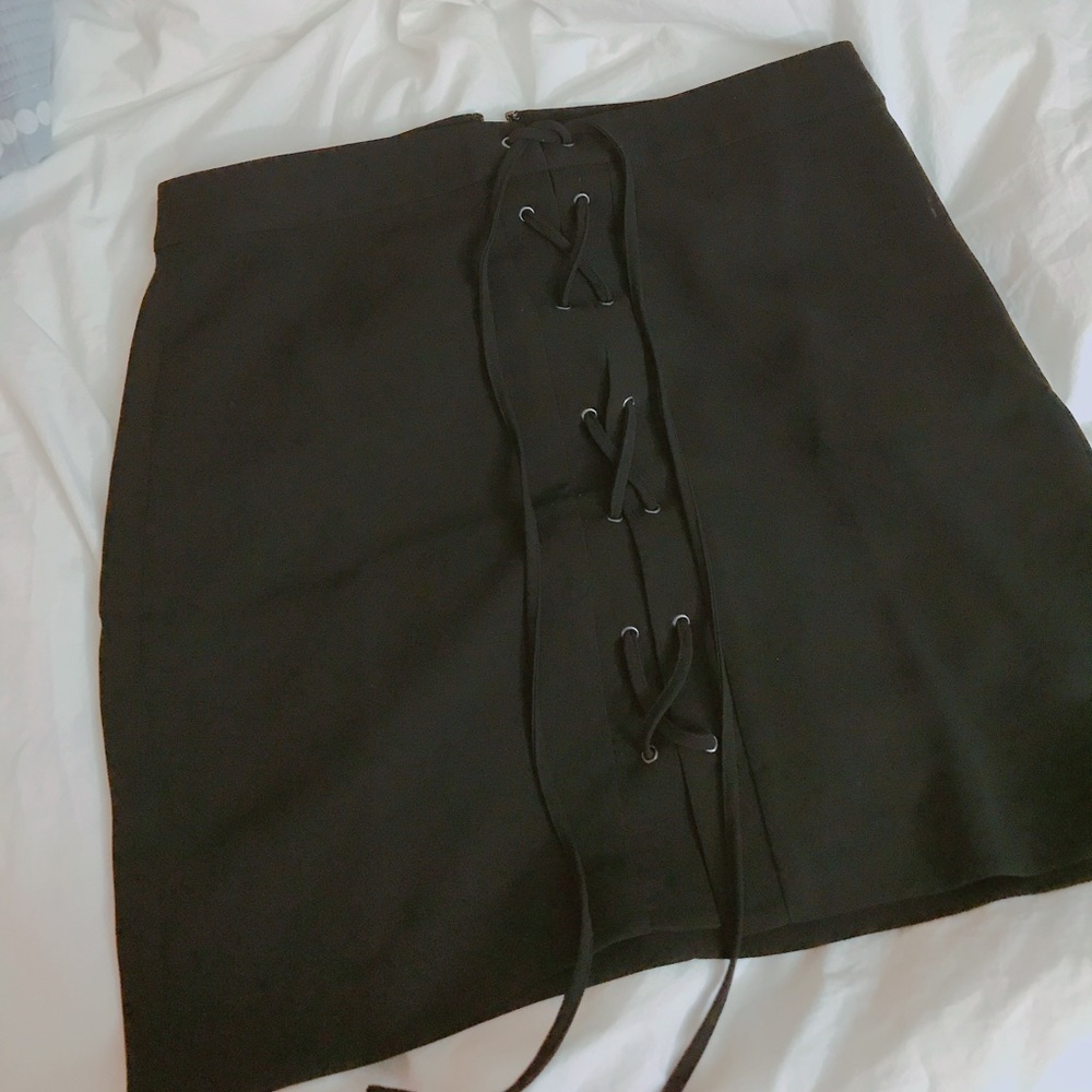 Silky black madewell skirt