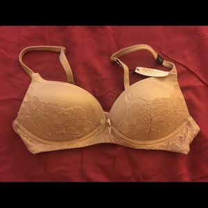 NWT Victoria’s Secret Wireless Nude Lace Bra 32A