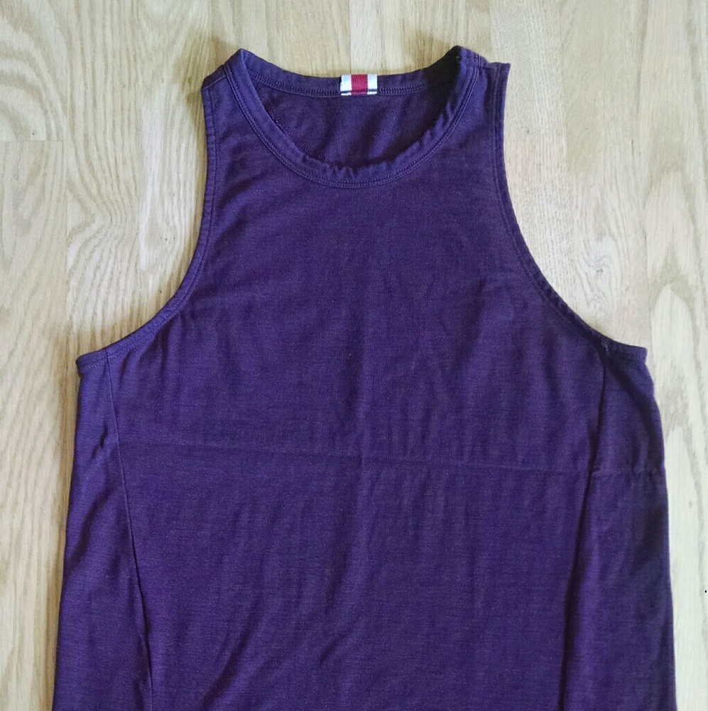 Tracksmith harrier tank xs in wine