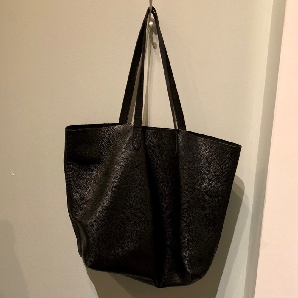 Cuyana Black Classic Leather Tote