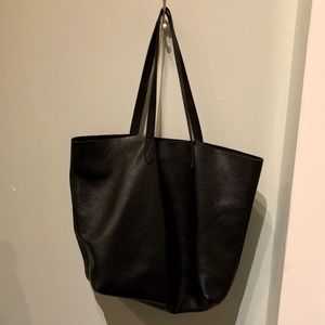 Cuyana Black Classic Leather Tote