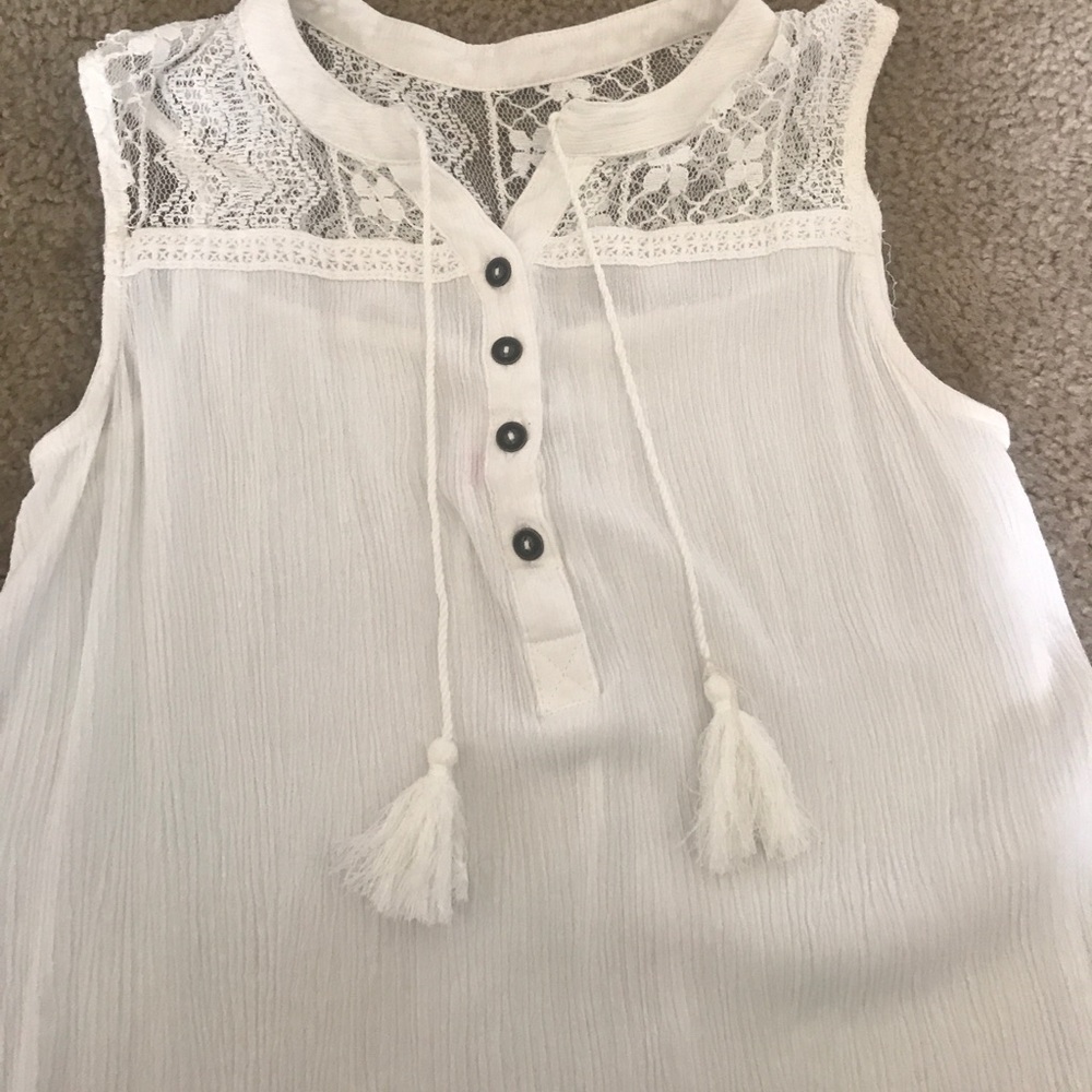 A sleeveless white Blouse.