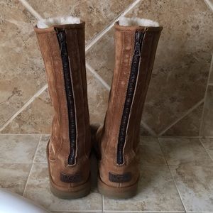 UGG Australia Knightsbridge Boots- size 6