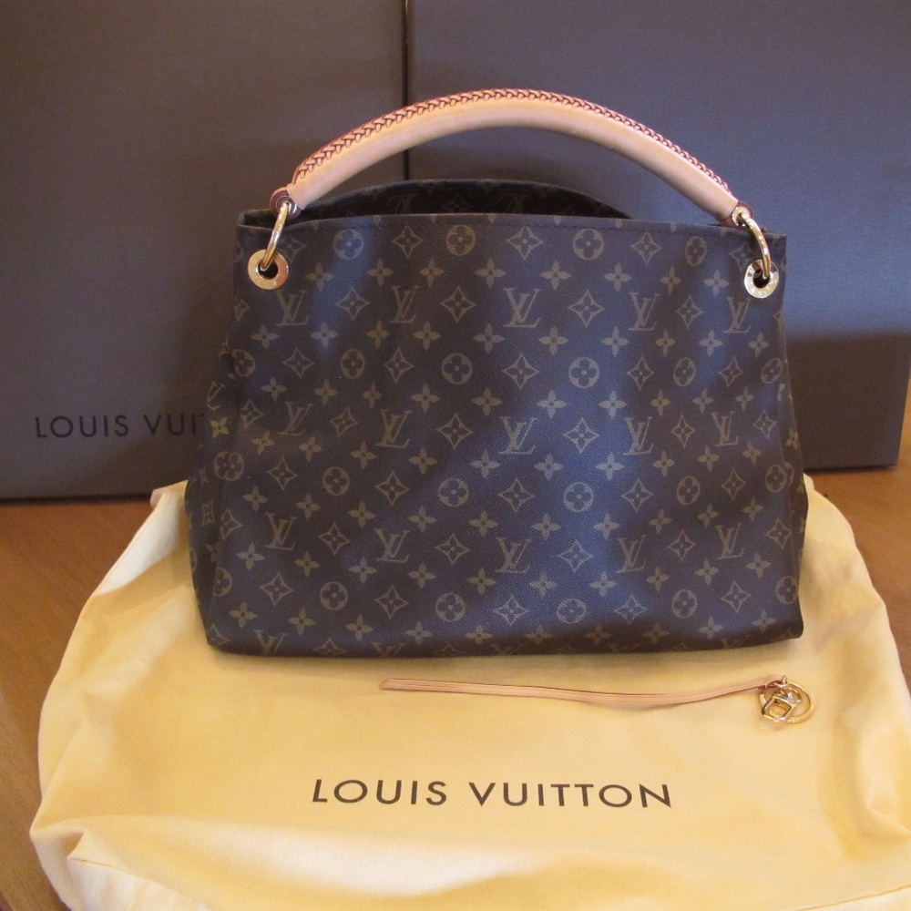 Louis Vuitton ARTSY MM (M40249) Authentic
